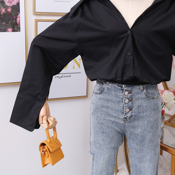 Női ing mély spitz nyakkivágással és széles ujjakkal