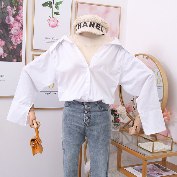 Női ing mély spitz nyakkivágással és széles ujjakkal