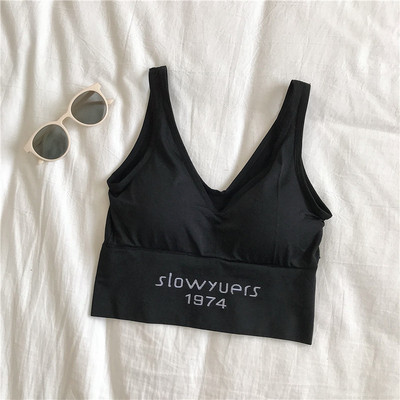 V-kaelusega ja laiade rihmadega naiste sportlik tanktop