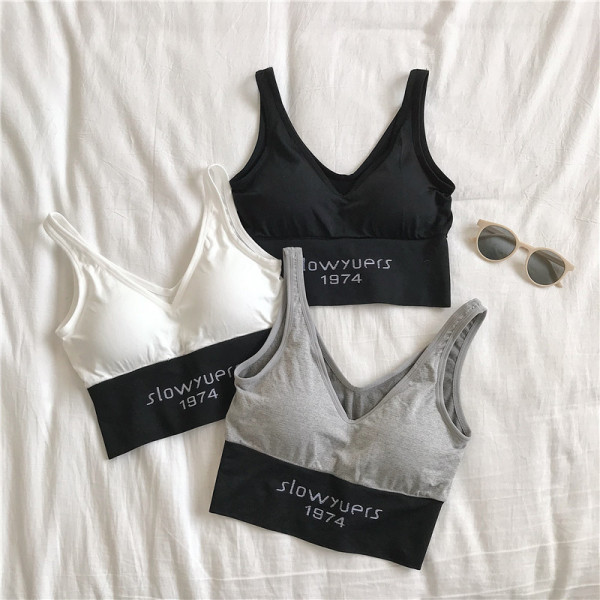 Női sportcipő V-nyakkal és széles pántokkal