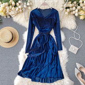 Stílusos női bársonyruha V-nyakú és hosszú ujjú