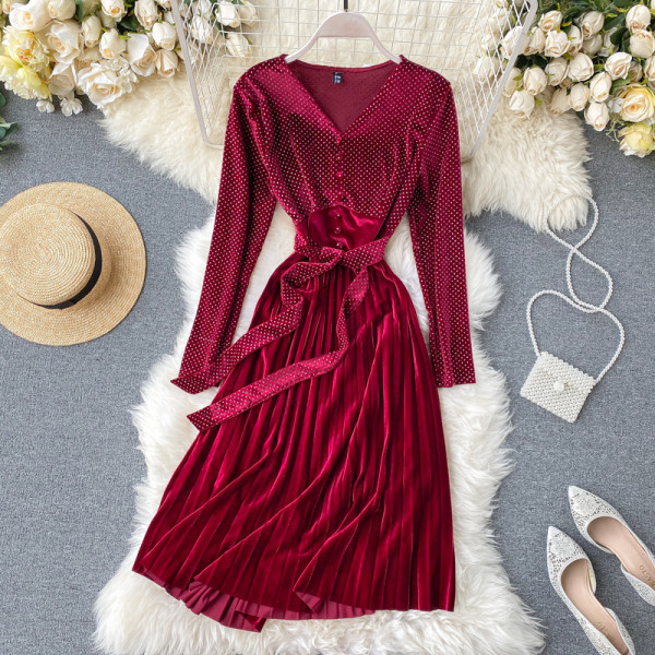 Stílusos női bársonyruha V-nyakú és hosszú ujjú