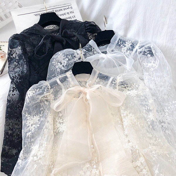 Elegáns női csipke ing hímzéssel és szalaggal