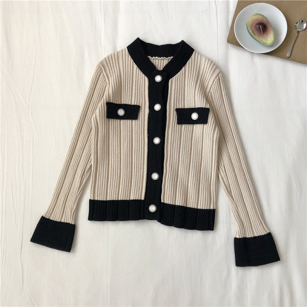 Modern női mellény gombokkal és ovális nyakkivágással