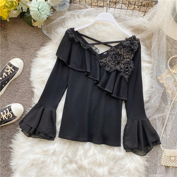 Női blúz 3D díszítéssel és spitz nyakkivágással retro stílusban