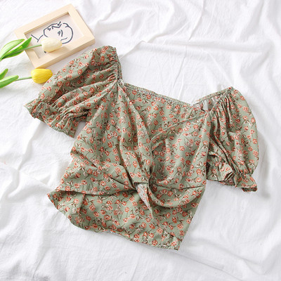 Modern női blúz négyzet alakú nyakkivágással, rövid ujjú virágos motívumokkal