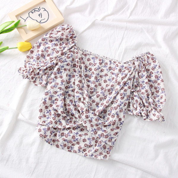 Modern női blúz négyzet alakú nyakkivágással, rövid ujjú virágos motívumokkal