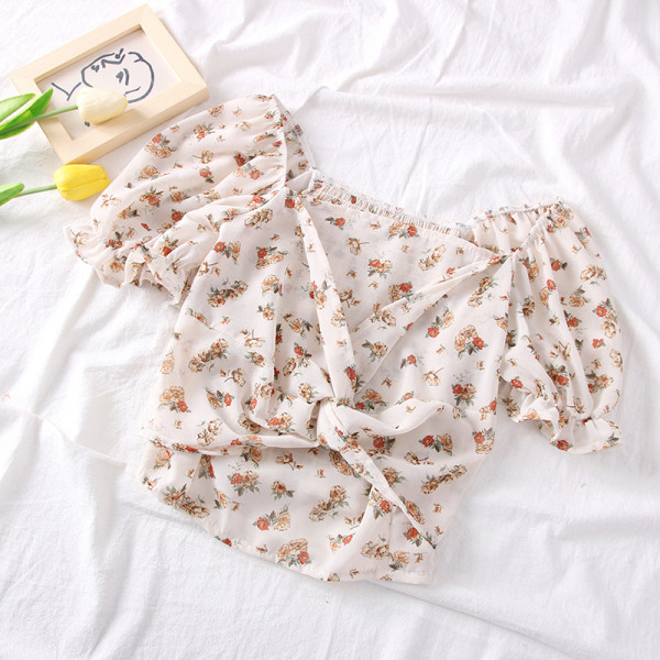 Modern női blúz négyzet alakú nyakkivágással, rövid ujjú virágos motívumokkal