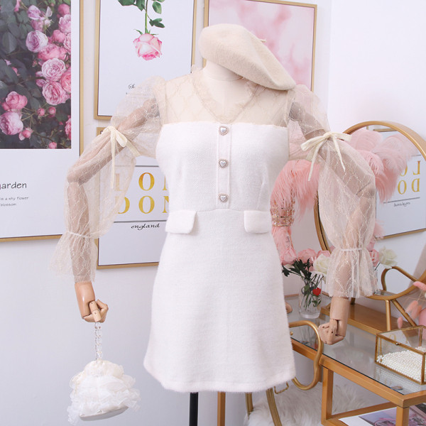 Női ruha gombokkal, spitz nyakkivágással és pecsét ujjakkal