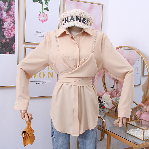 Modern női ing klasszikus gallérral, övvel és hosszú ujjal