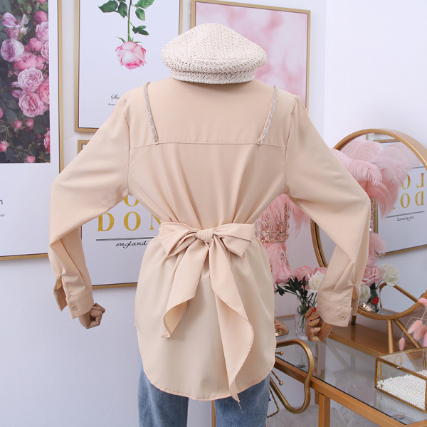 Modern női ing klasszikus gallérral, övvel és hosszú ujjal