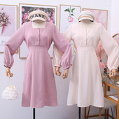 Női alkalmi ruha négyzet alakú nyakkivágással és hosszú ujjakkal