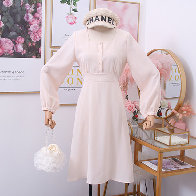 Női alkalmi ruha négyzet alakú nyakkivágással és hosszú ujjakkal