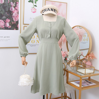 Női alkalmi ruha négyzet alakú nyakkivágással és hosszú ujjakkal