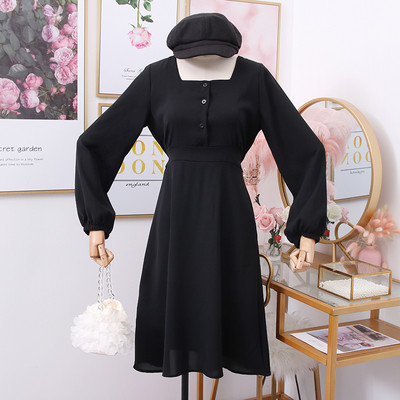 Női alkalmi ruha négyzet alakú nyakkivágással és hosszú ujjakkal