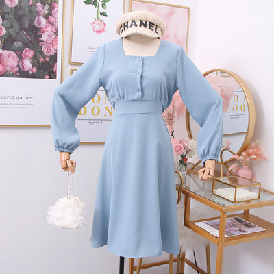 Női alkalmi ruha négyzet alakú nyakkivágással és hosszú ujjakkal