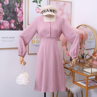 Női alkalmi ruha négyzet alakú nyakkivágással és hosszú ujjakkal