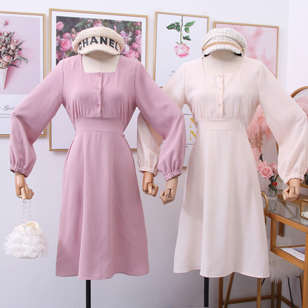 Női alkalmi ruha négyzet alakú nyakkivágással és hosszú ujjakkal