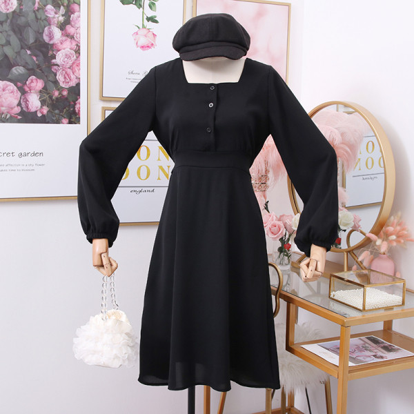 Női alkalmi ruha négyzet alakú nyakkivágással és hosszú ujjakkal