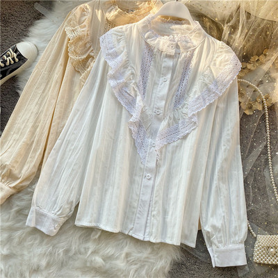 Alkalmi női ing magas gallérral, hosszú ujjal és csipkével