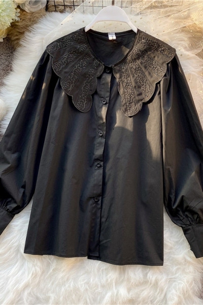 Női ing csipkegallérral és gombokkal fekete színben