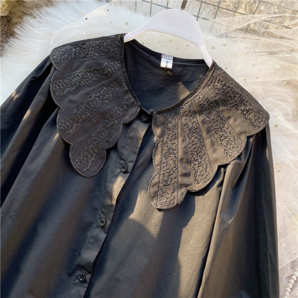 Női ing csipkegallérral és gombokkal fekete színben