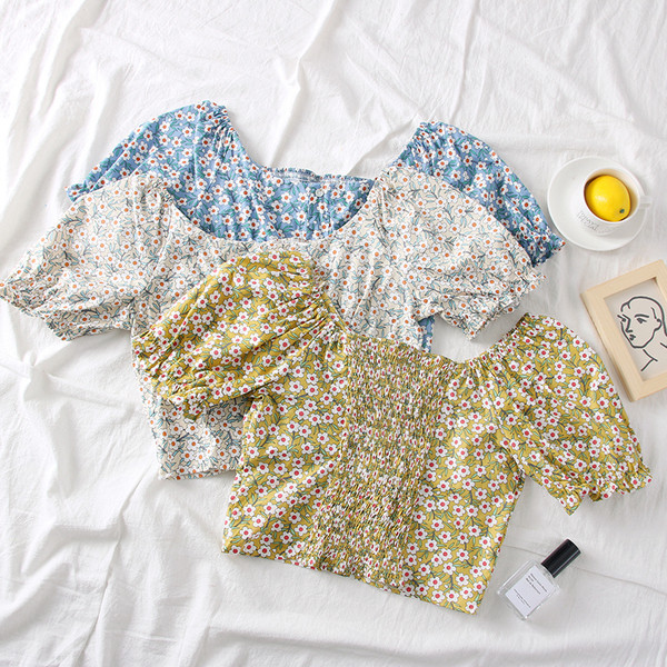 Modern női blúz rövid ujjal és csónakos nyakkivágással