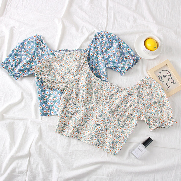 Modern női blúz rövid ujjal és csónakos nyakkivágással