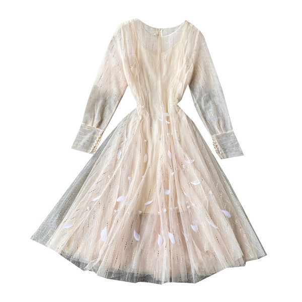 Modern női rövid ruha hosszú ujjal és hímzéssel