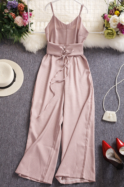 Modern női overall V-nyakkal és vékony pántokkal