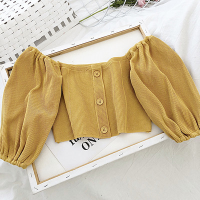 Rövid női blúz ejtett váll és 3/4 ujjú