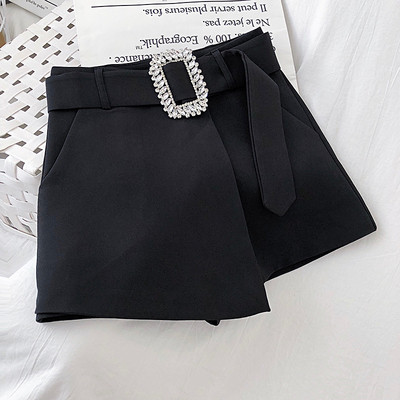 Стилни дамски черни къси панталони с широк колан и катарама с камъни 