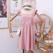 Női ruha pántokkal és gombokkal vágott modell