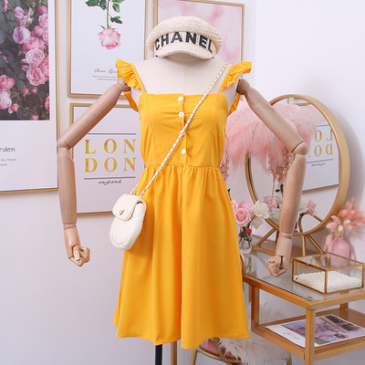 Női ruha pántokkal és gombokkal vágott modell