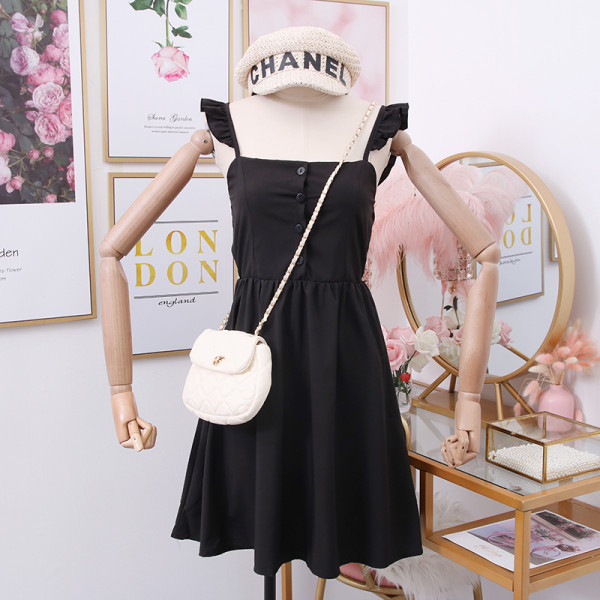 Női ruha pántokkal és gombokkal vágott modell