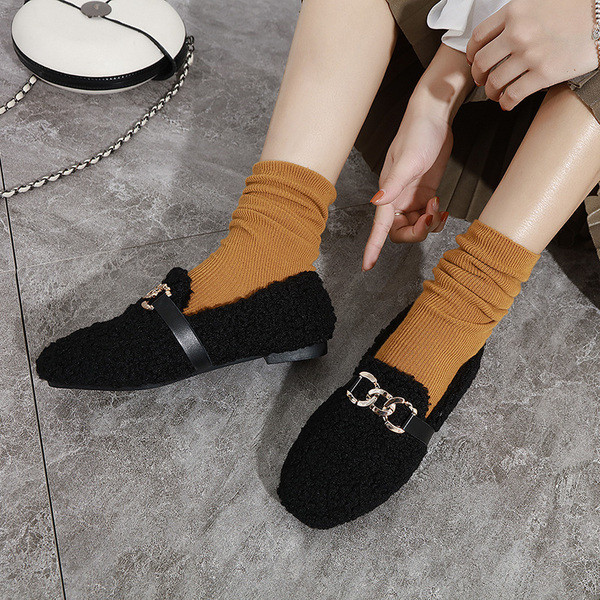 Női őszi-téli pehelycipő lapos talppal és fém elemmel fekete és barna színben