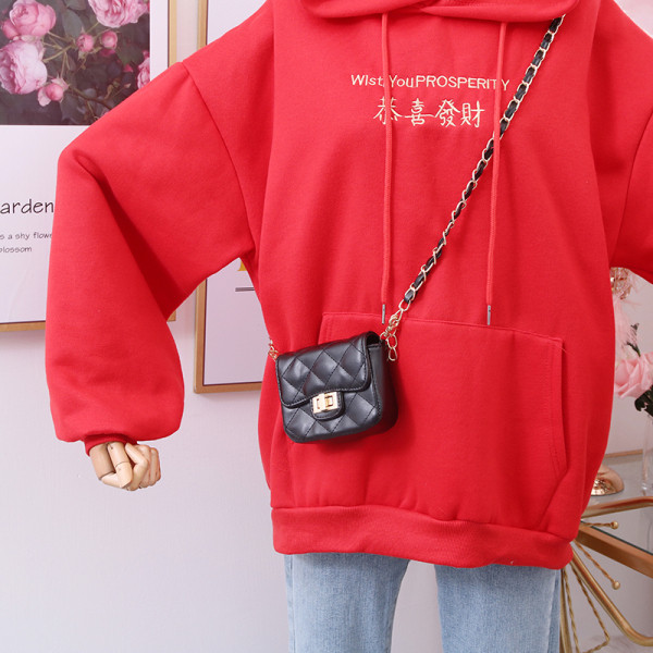 Napi női pulóver kapucnival és zsebbel