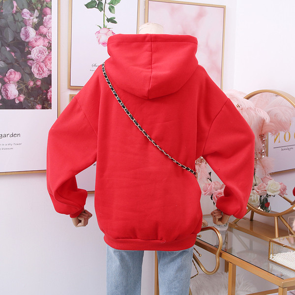 Napi női pulóver kapucnival és zsebbel