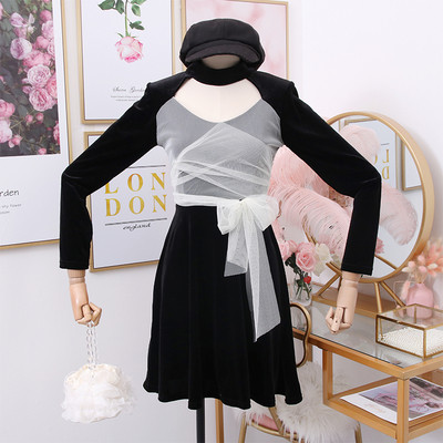 Tüll, ovális nyakkivágású, hosszú ujjú női ruha