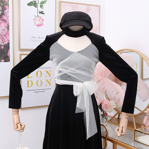 Tüll, ovális nyakkivágású, hosszú ujjú női ruha