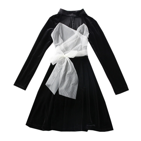 Tüll, ovális nyakkivágású, hosszú ujjú női ruha