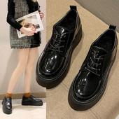 Női bőr alkalmi cipő lapos talppal, fekete színben - két modell