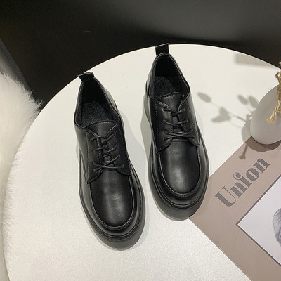 Női bőr alkalmi cipő lapos talppal, fekete színben - két modell