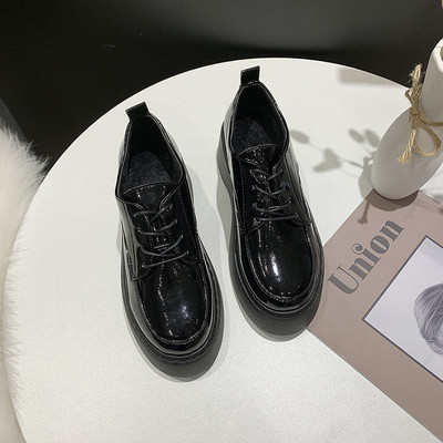 Női bőr alkalmi cipő lapos talppal, fekete színben - két modell