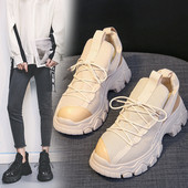 Női tornacipő új modellje durva talppal, fekete és bézs színben, az őszi télhez illően