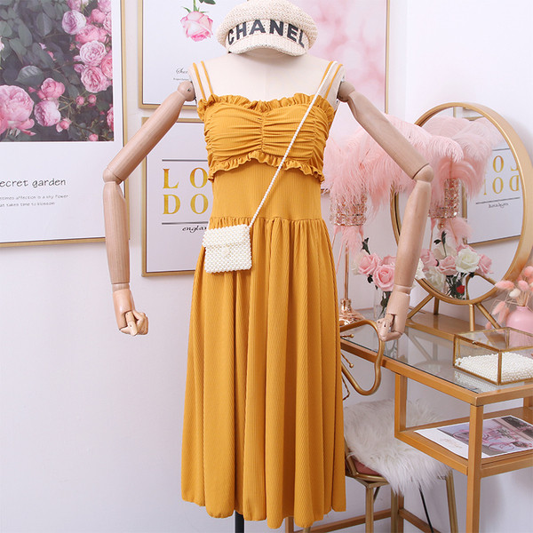 Modern női ruha pántokkal - vágott modell