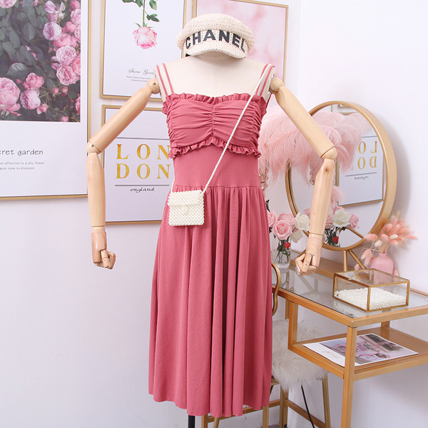 Modern női ruha pántokkal - vágott modell