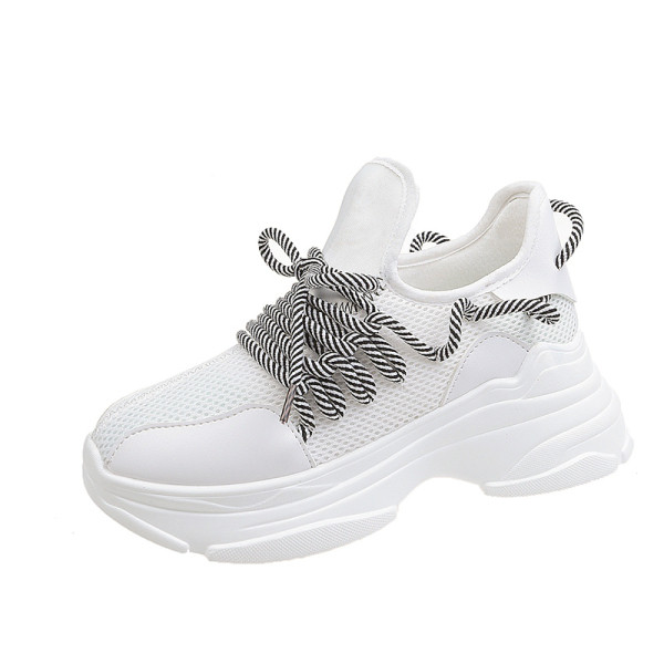 Sportos-alkalmi női tornacipő színes fűzővel és durva talppal fekete, sárga és fehér színben