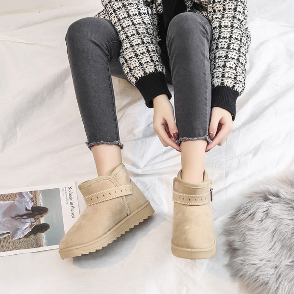 Őszi-téli női csizma puha béléssel, lapos talppal, fekete és bézs színben