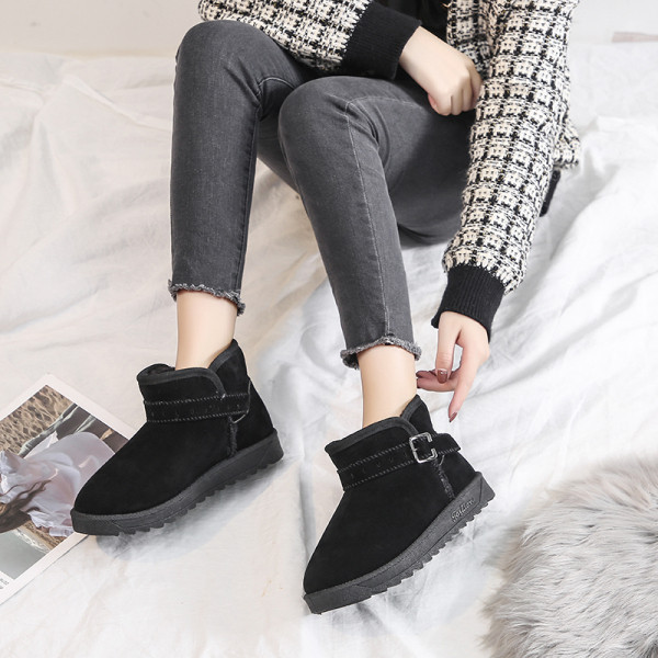 Őszi-téli női csizma puha béléssel, lapos talppal, fekete és bézs színben
